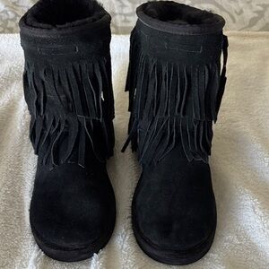 Kookaburra by Ugg Black Fringe genuine Suede Boots
Size 8